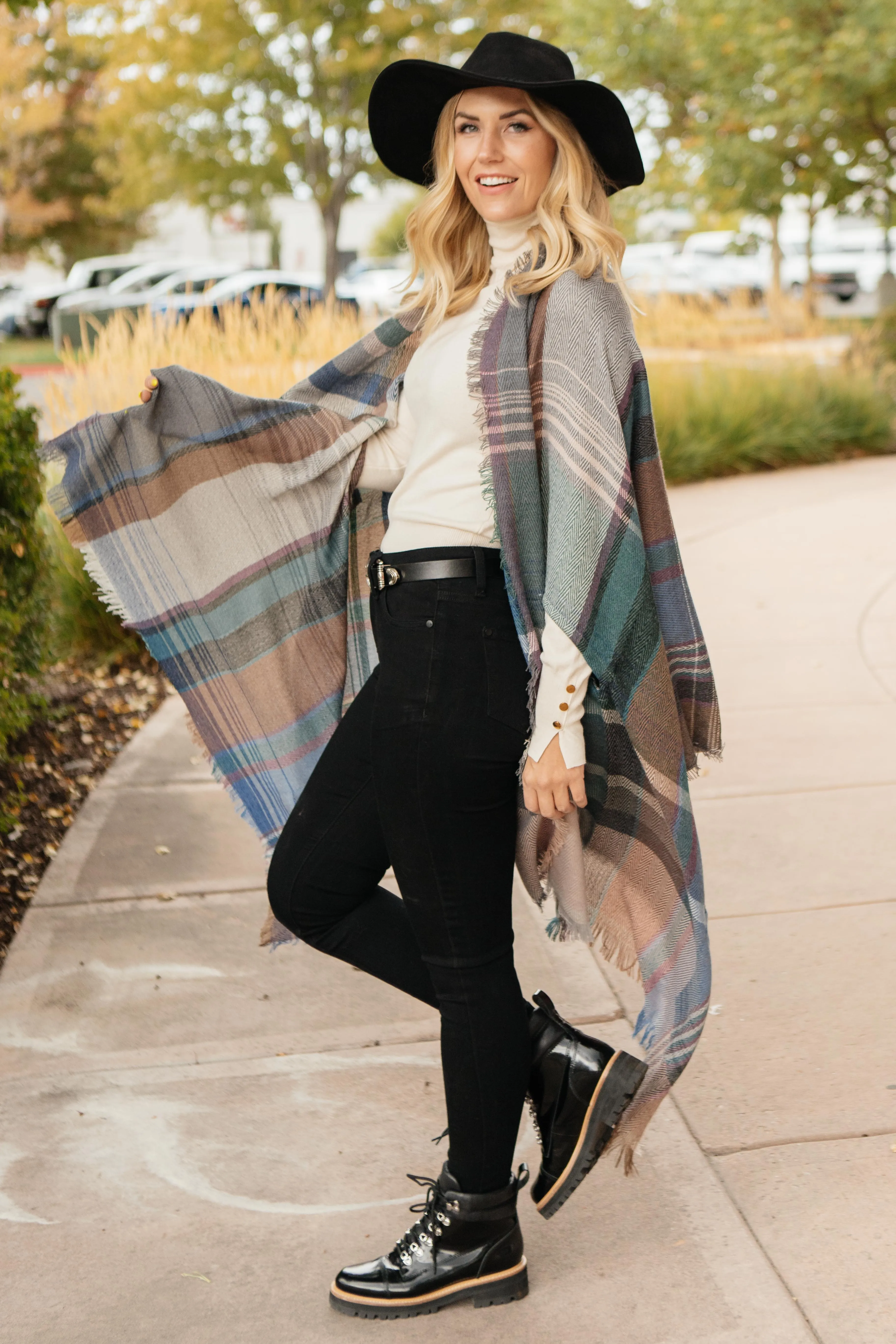 Nacho Basic Poncho in Light Gray