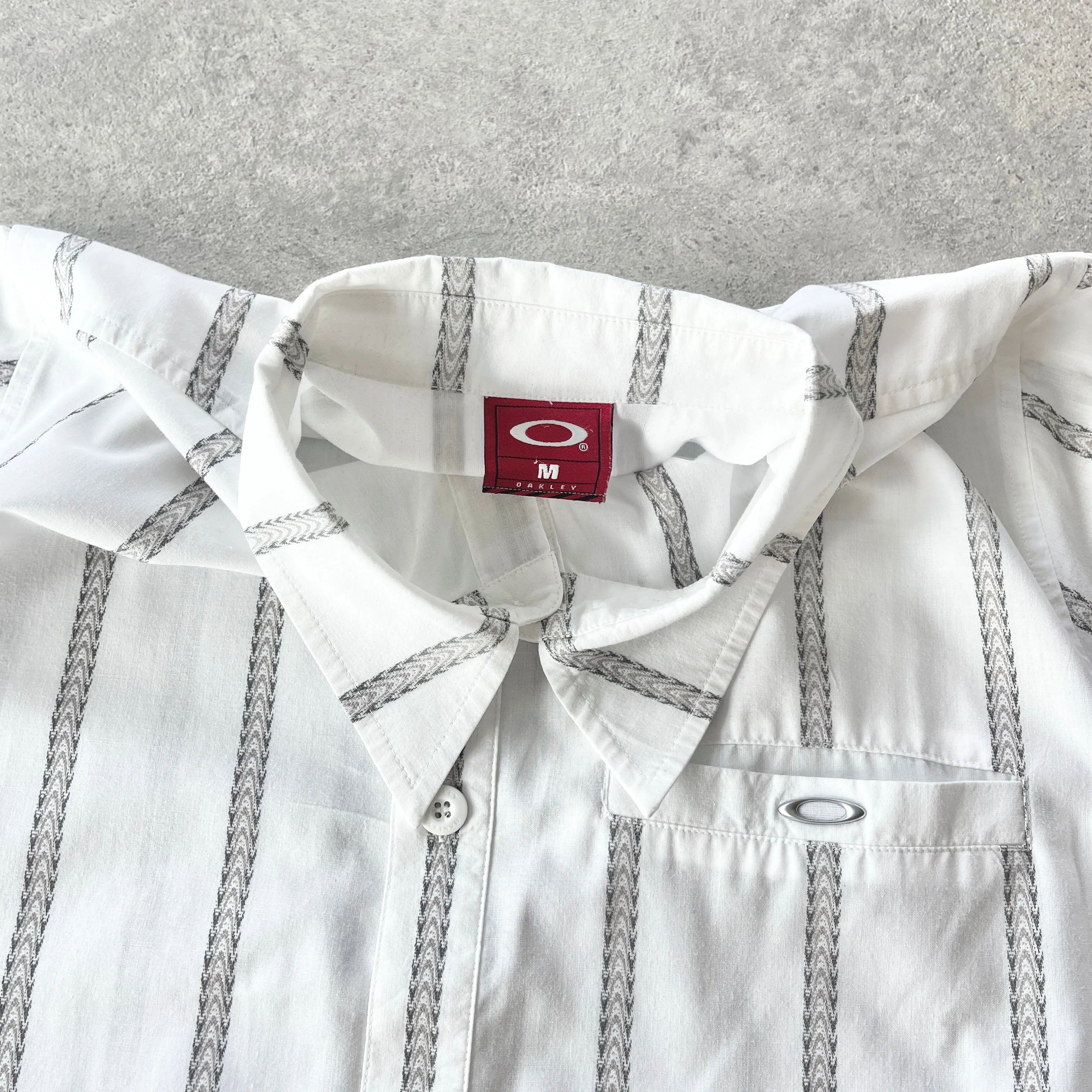 Oakley 2000s heavyweight graphic striped shirt (M)